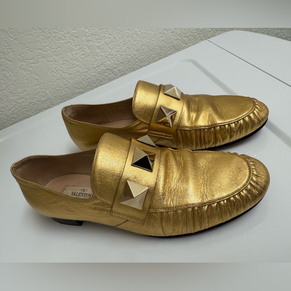 Valentino Garavani Rockstud Metallic‎ Gold Leather Flats-Loafers  37 1/2  EUC